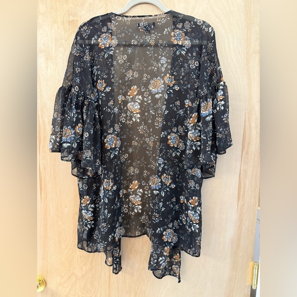American Eagle Sheer Floral Kimono - Picture 9 of 11